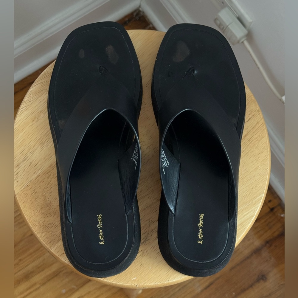 & Other Stories Women's Flipflops in Black with Box